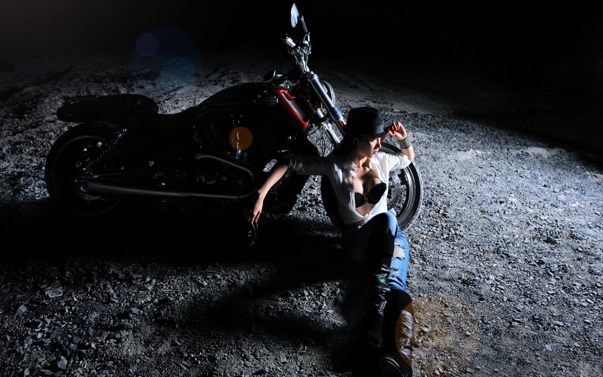dziewczyna motocykl noc