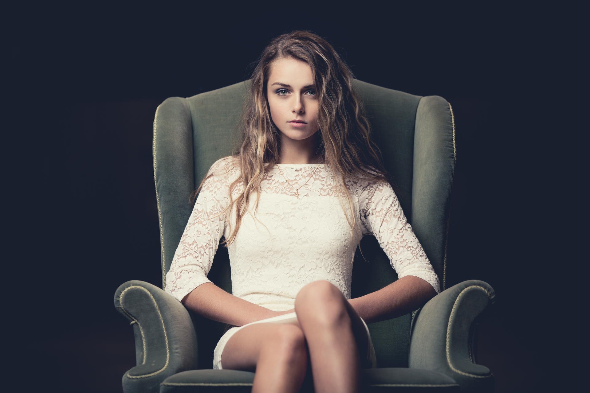 dziewczyna portret fotel