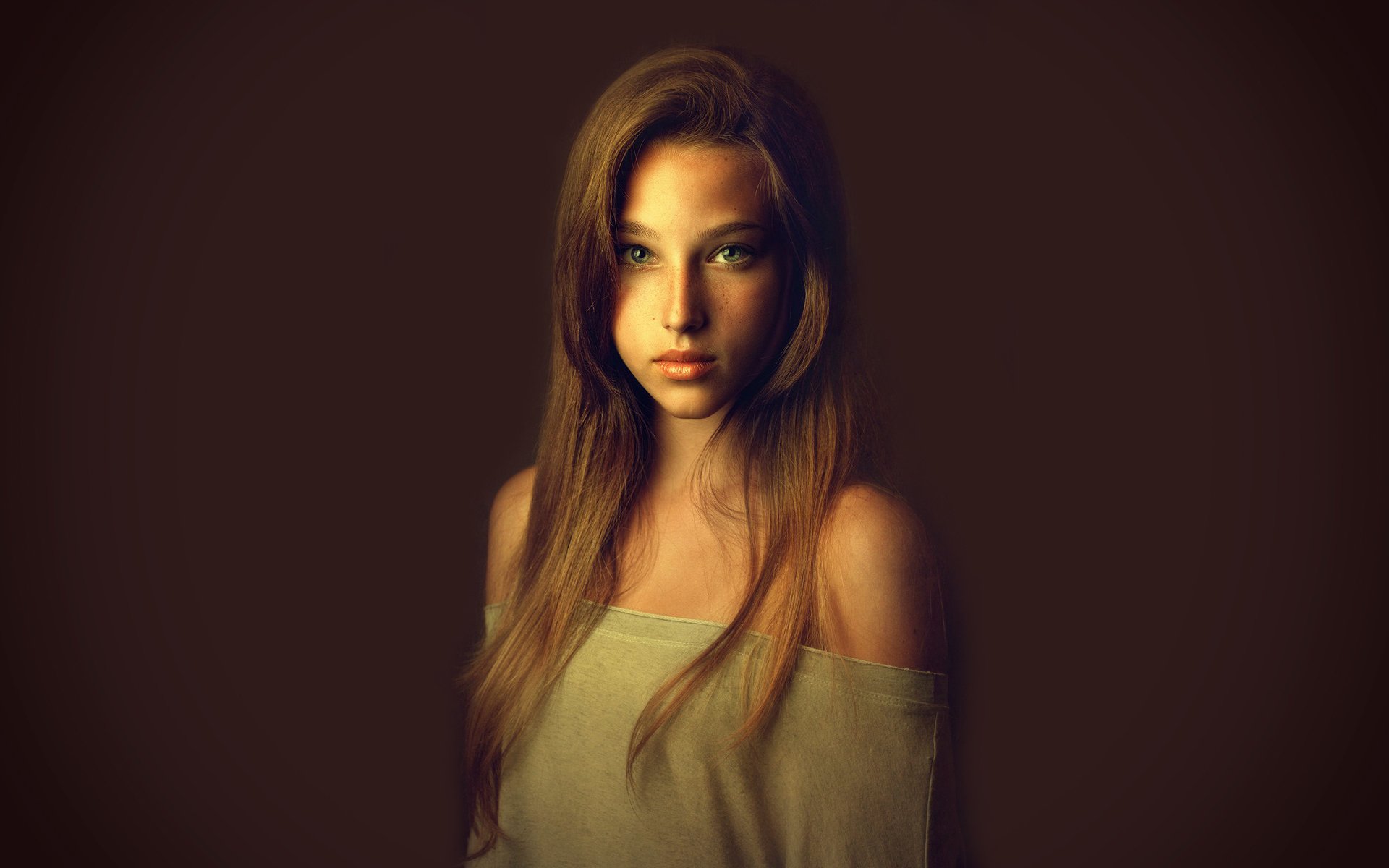 tylish portrait girl tania freckles background