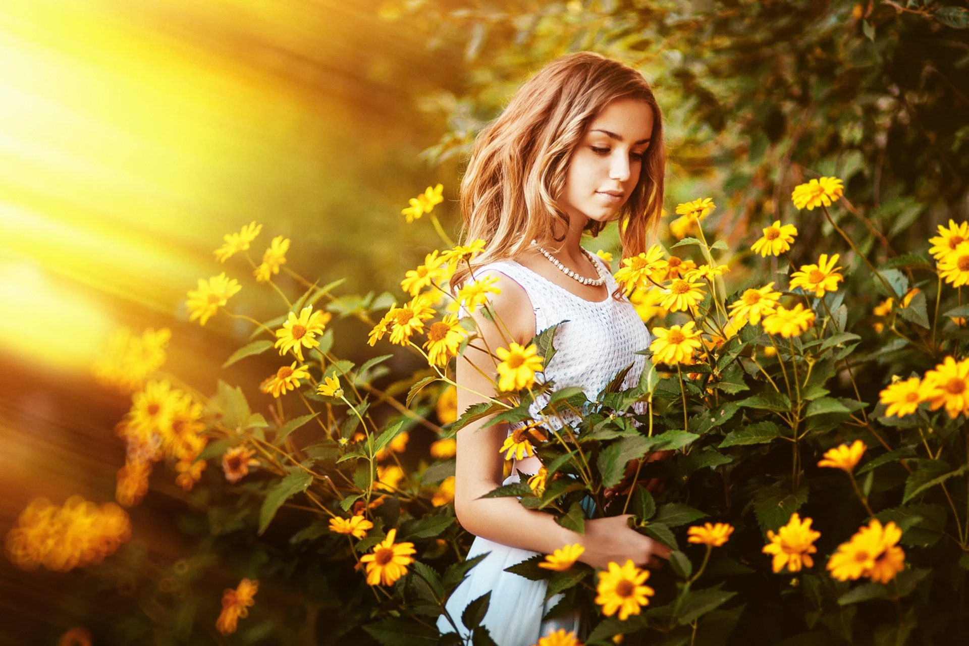 fille été soleil fleurs