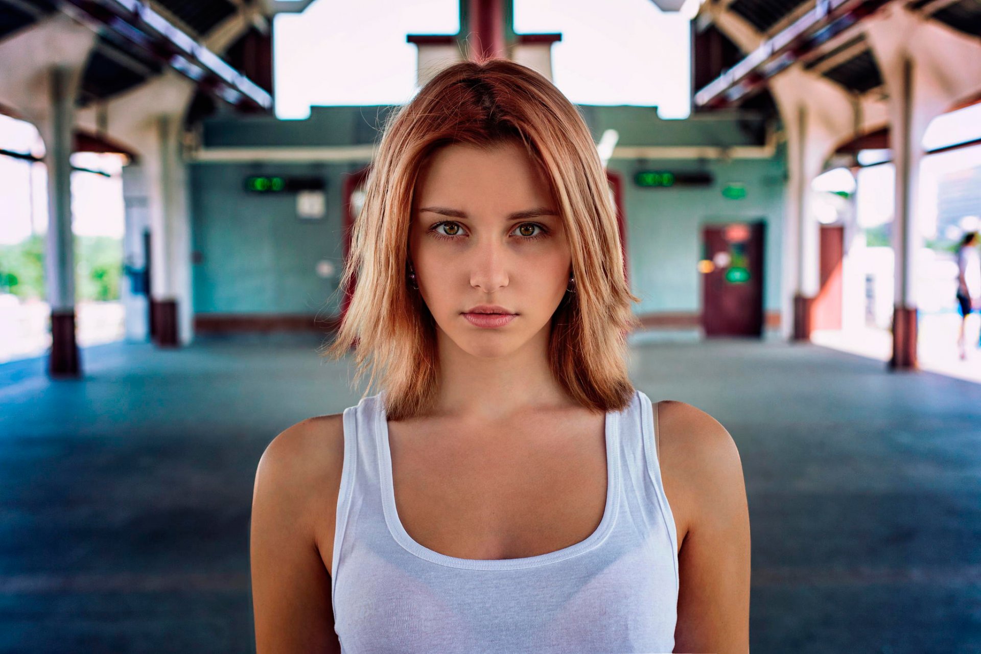 nadia retrato mirada camiseta
