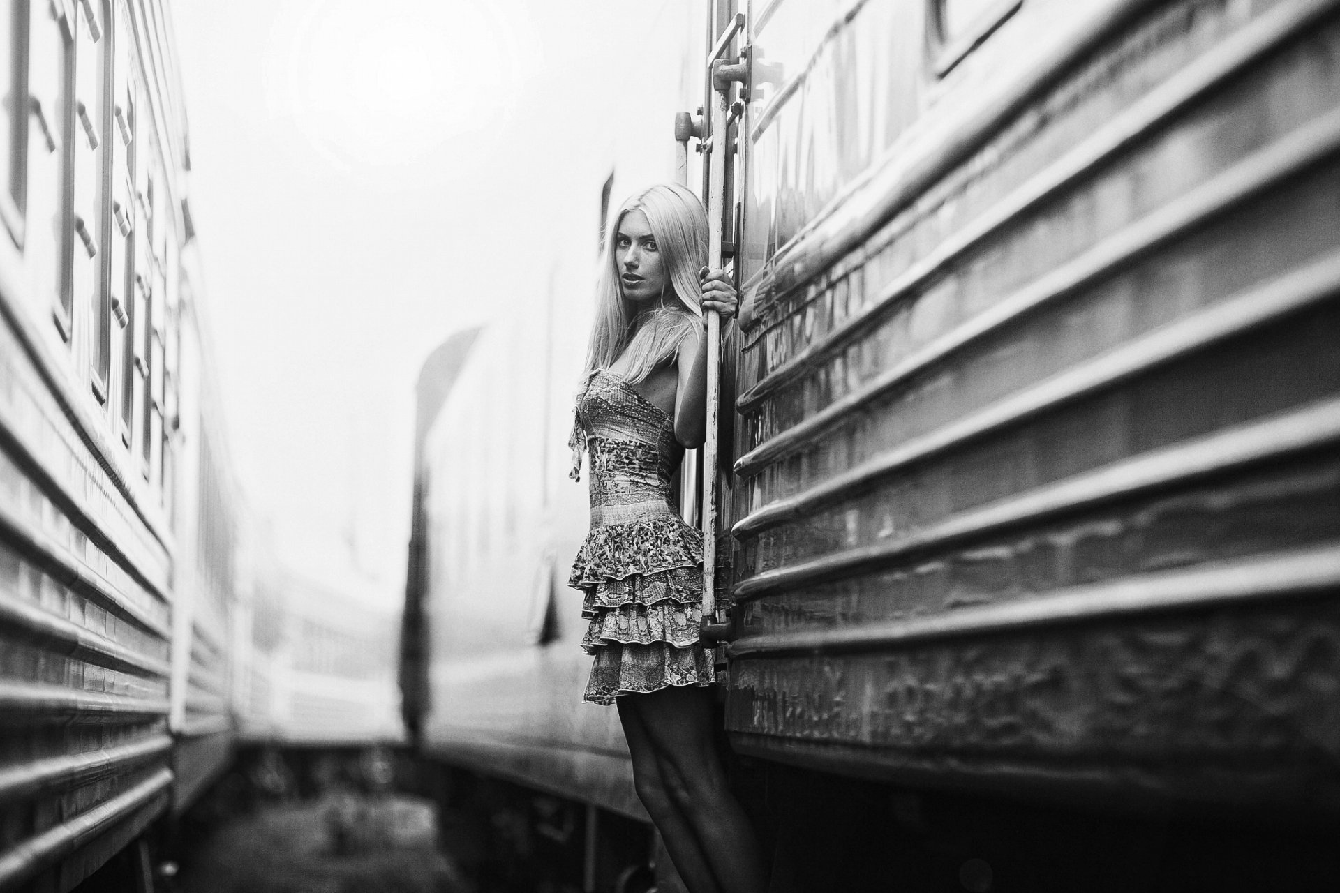 vagone ragazza treni karen abramyan