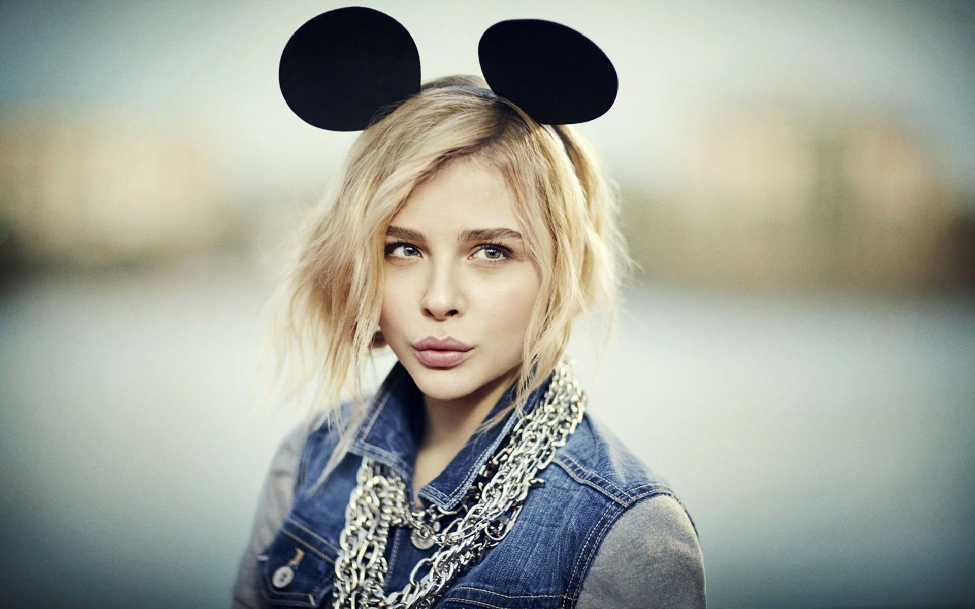 chloe moretz chloe uccisore orecchie