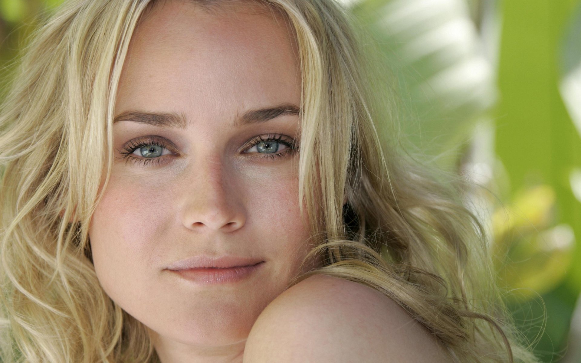 diane kruger diana kruger actrice belle mannequin regard blonde verdure fraîcheur sourire chaleur