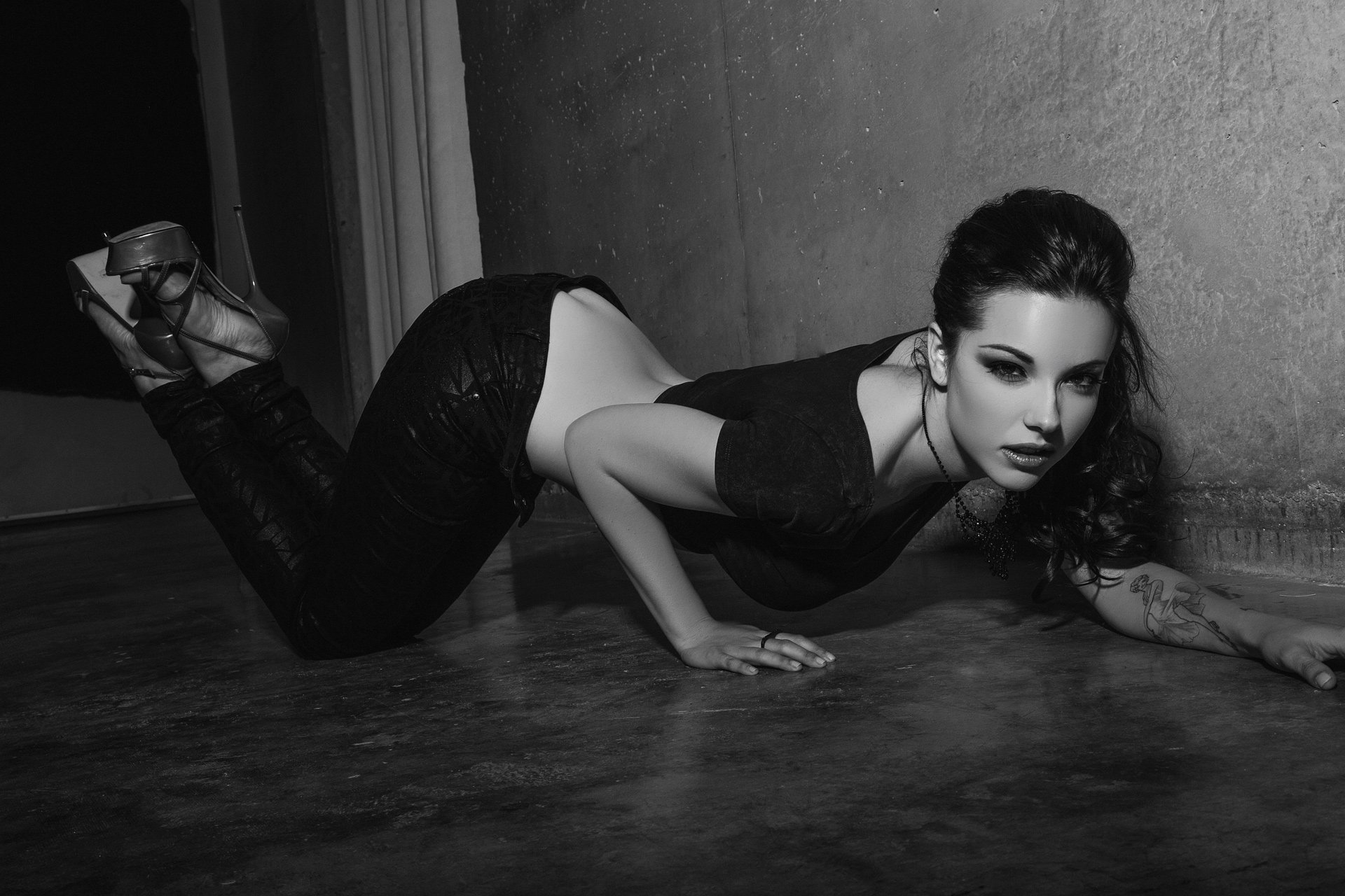 elizabeth marxs girl model pants top tattoos breasts feet ass shoes the studs heels sex wall