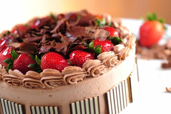 Postre dulce de fresa y chocolate