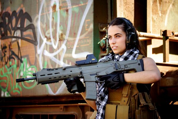 Guerrero chica tiene su arma FOE desenfoque