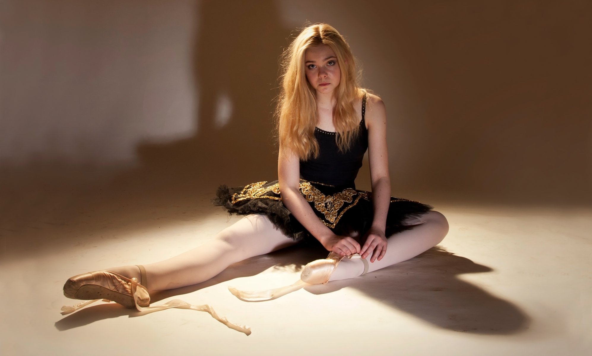 ellie fanning sesión de fotos bailarina zapatos de punta