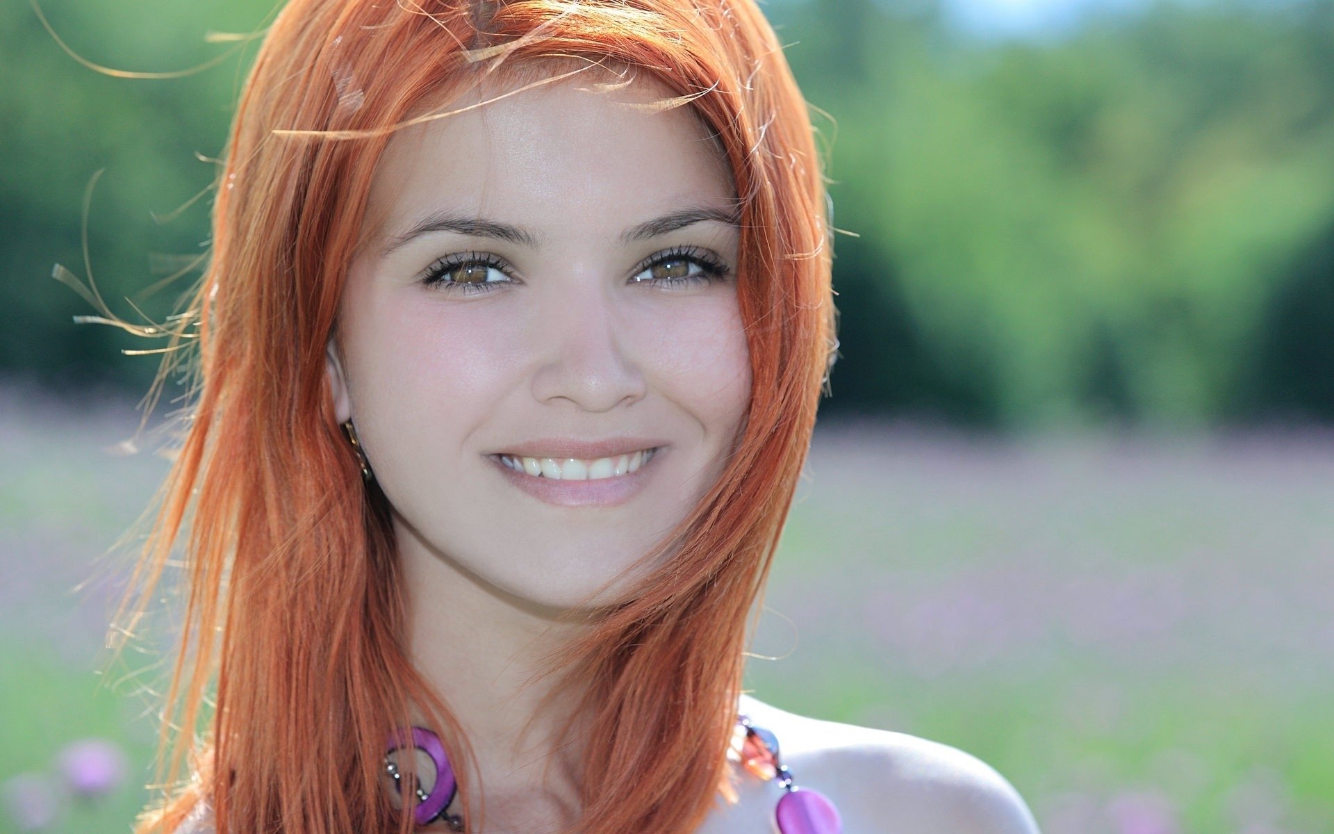 rousse fille portrait visage yeux sourire