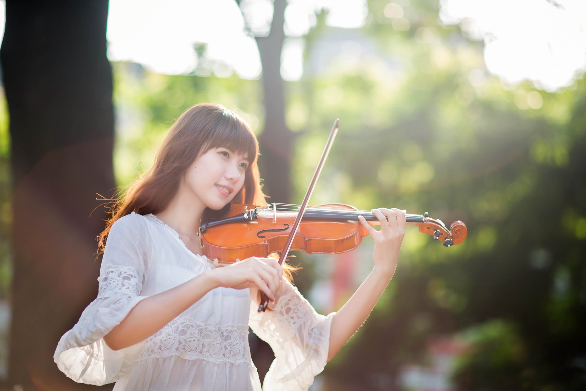 violinista orientale ragazza