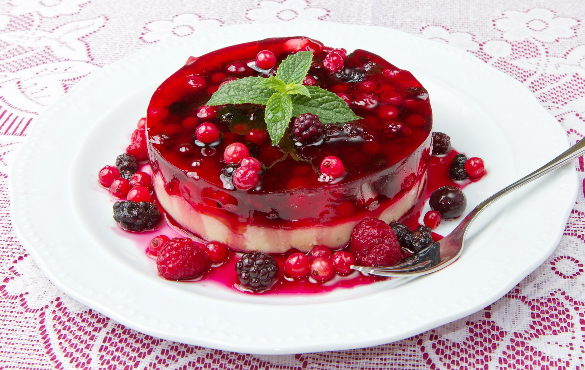 gâteau mûre gelée baies groseilles framboises