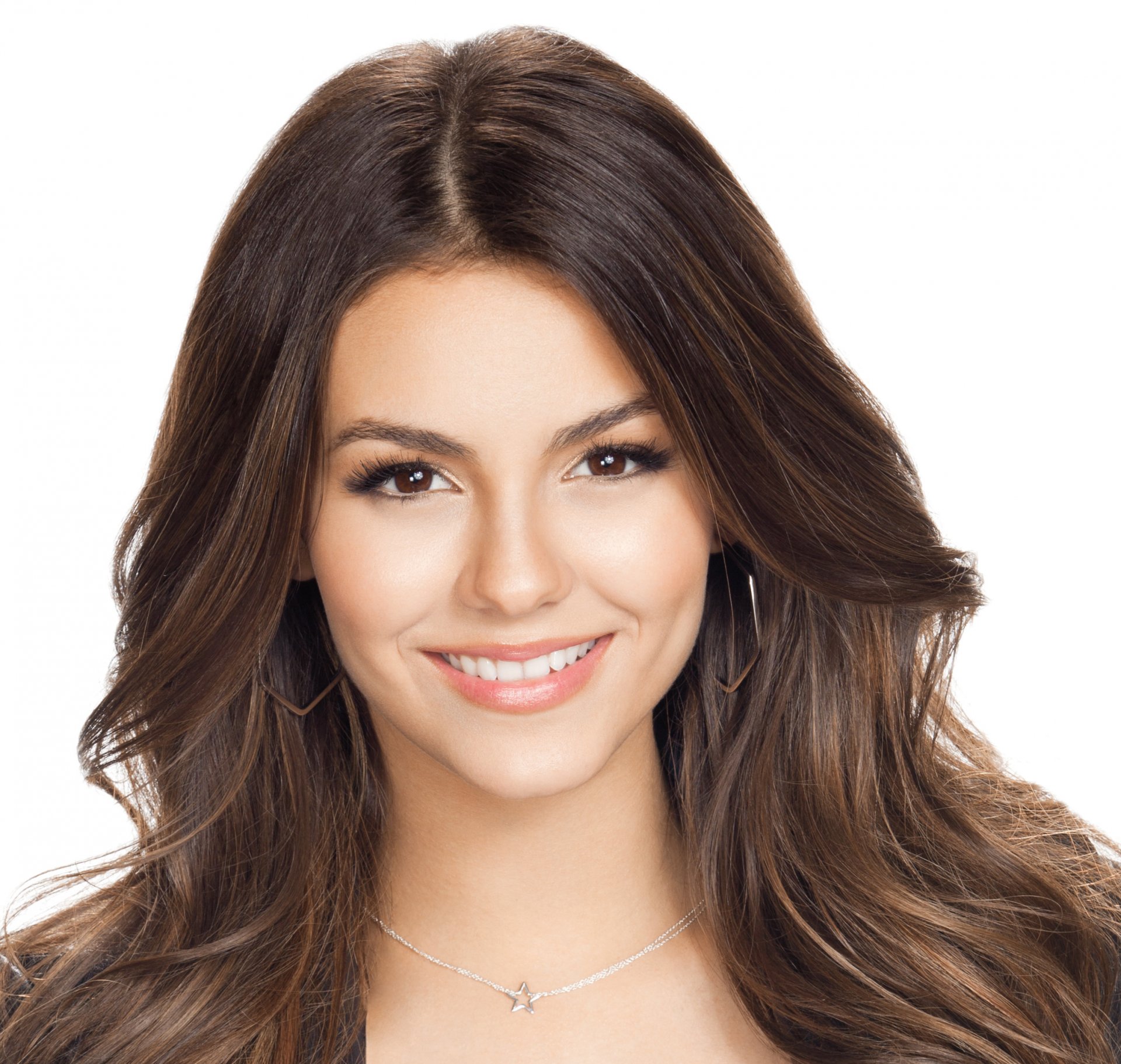 victoria justice ragazza bruna sorriso