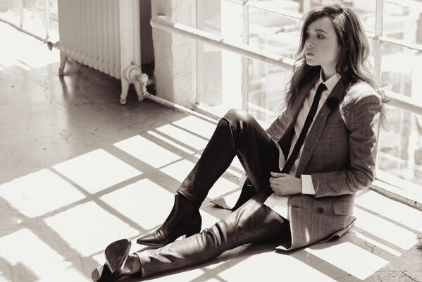 Ellen Page photoshoot in un edificio con grandi finestre