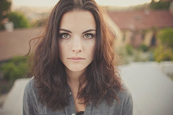 Portrait of an actress with dark hair and green eyes