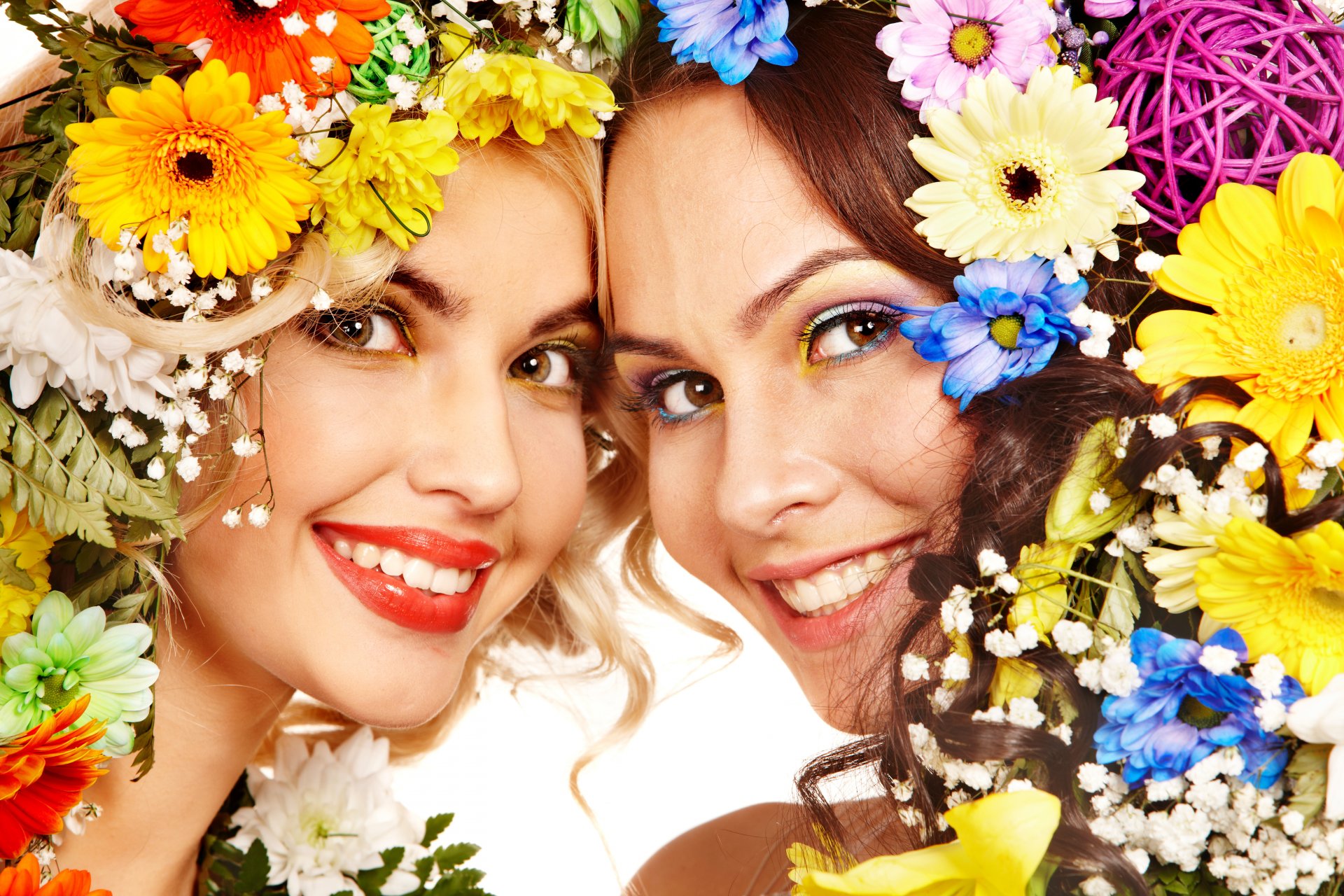 deux filles fleurs sourire