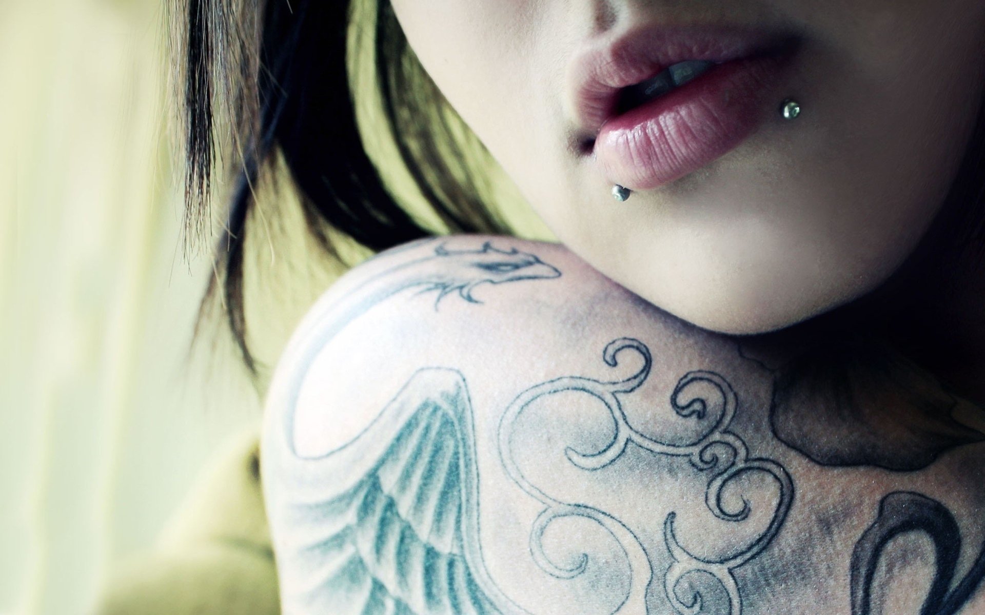 tattoo piercing lippen