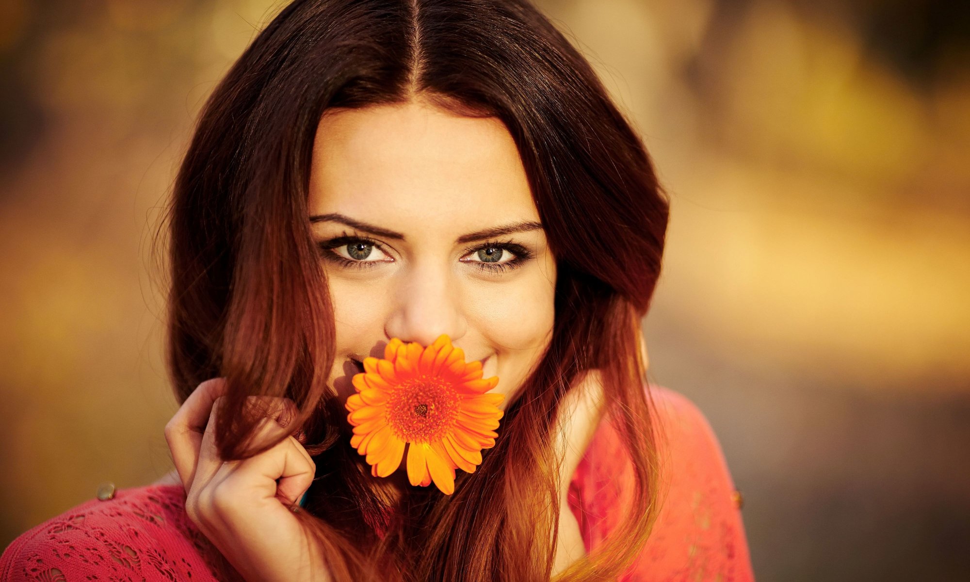 stati d animo ragazza capelli castani occhi sguardo sorriso fiore fiori sfondo carta da parati widescreen schermo intero widescreen