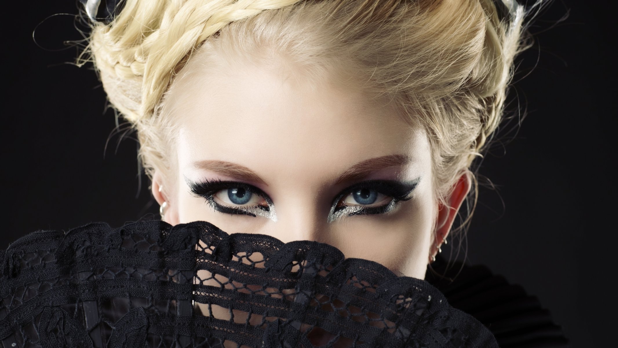 hand fan fashion model blonde eyes makeup