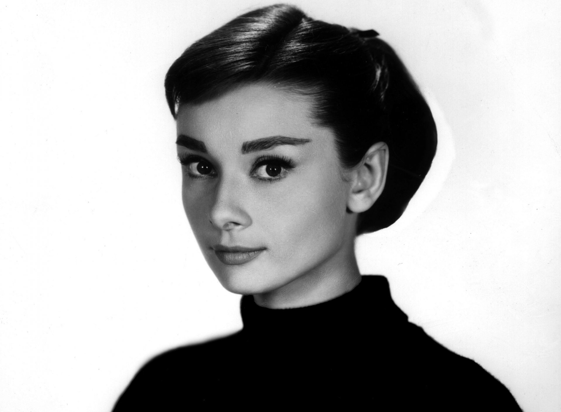 audrey hepburn aktorka dziewczyna celebrytka czarno-białe zdjęcia