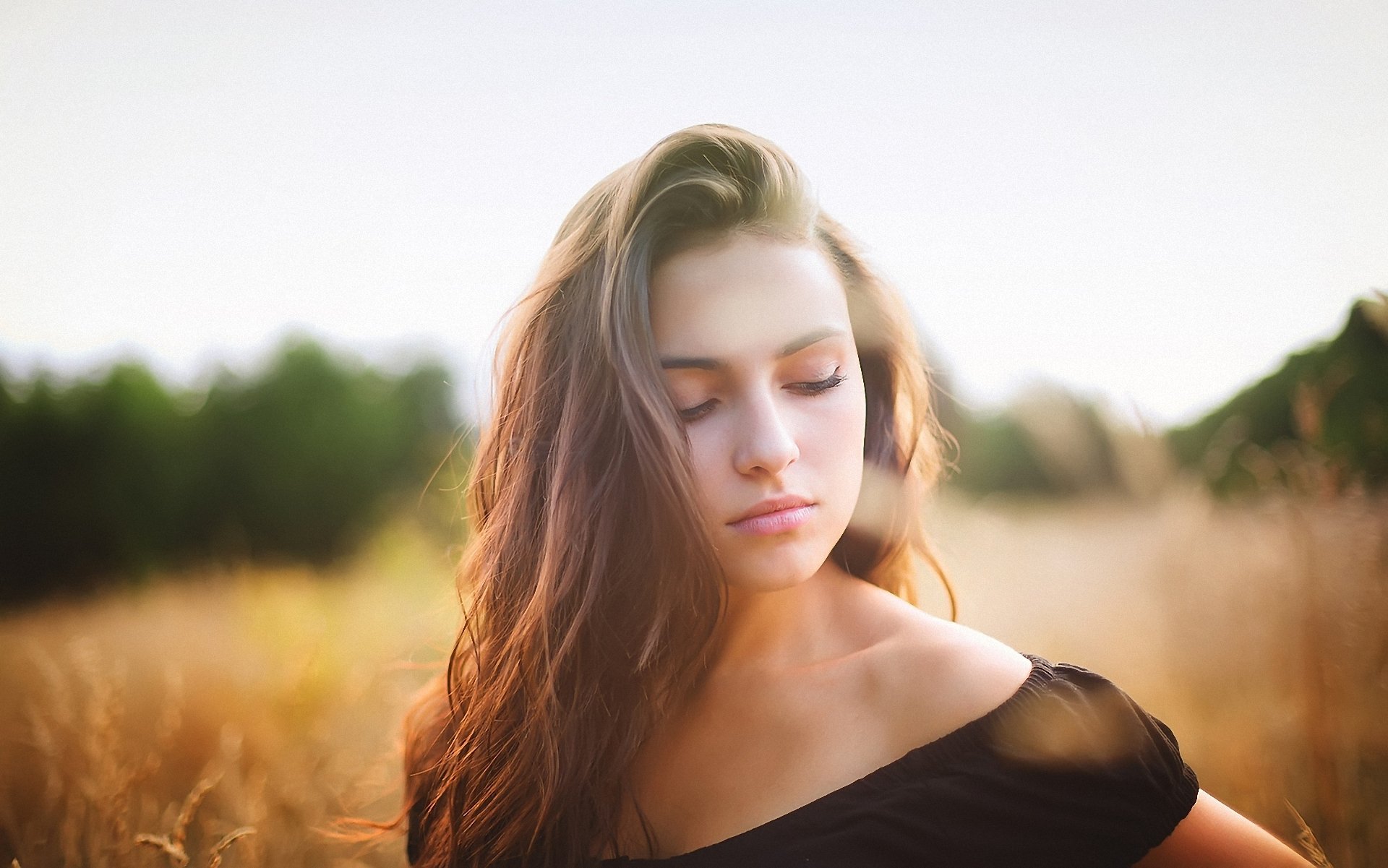 schön mädchen frisur gesicht lippen augen kleid hintergrund feld