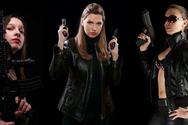 Tre ragazze con le pistole in nero