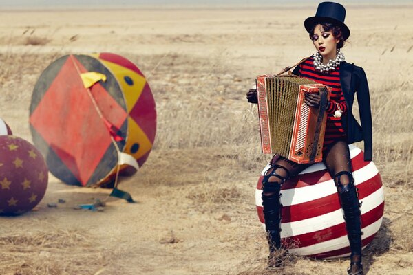 Chica asiática en ropa de circo