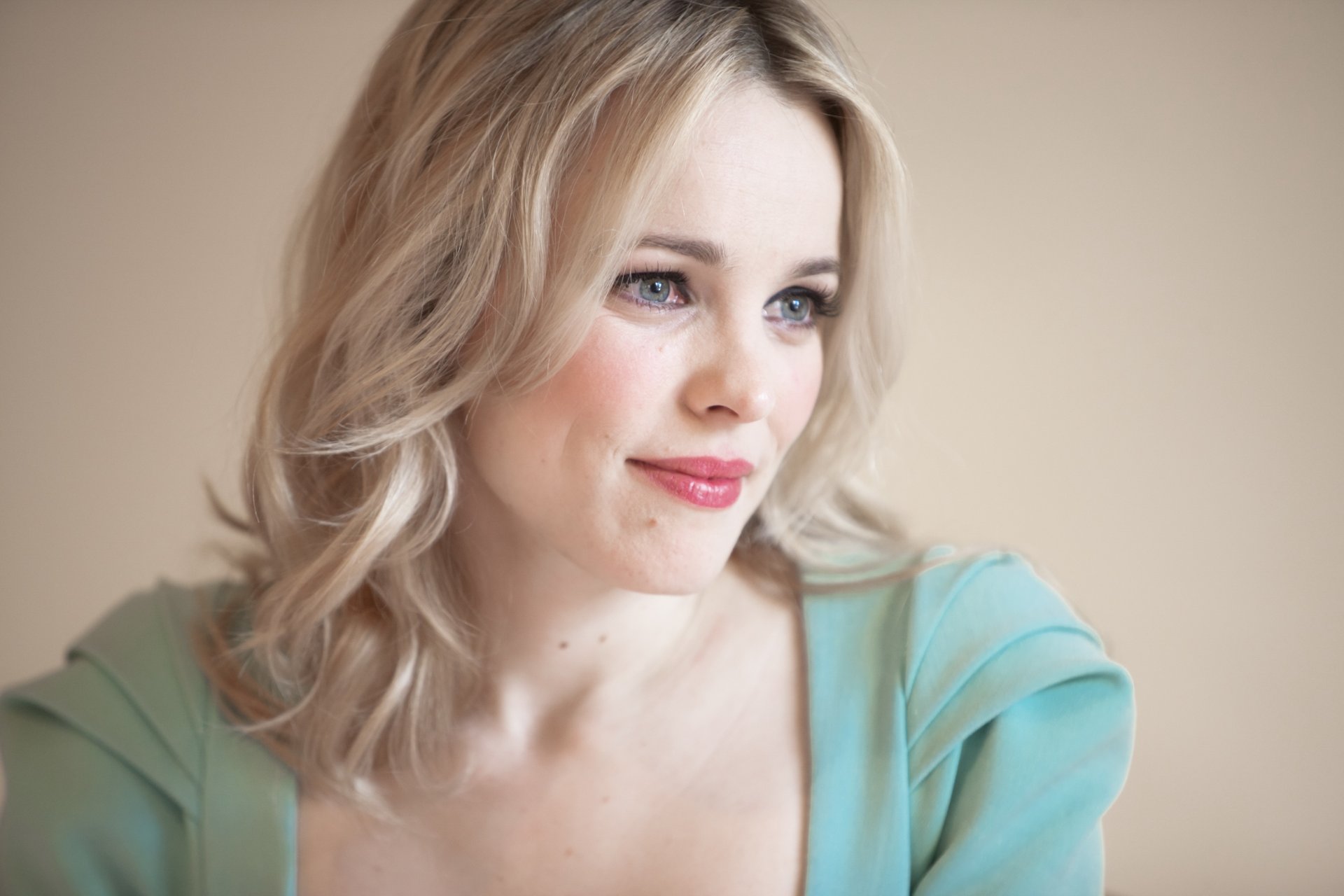 rachel mcadams actress face view girl blonde