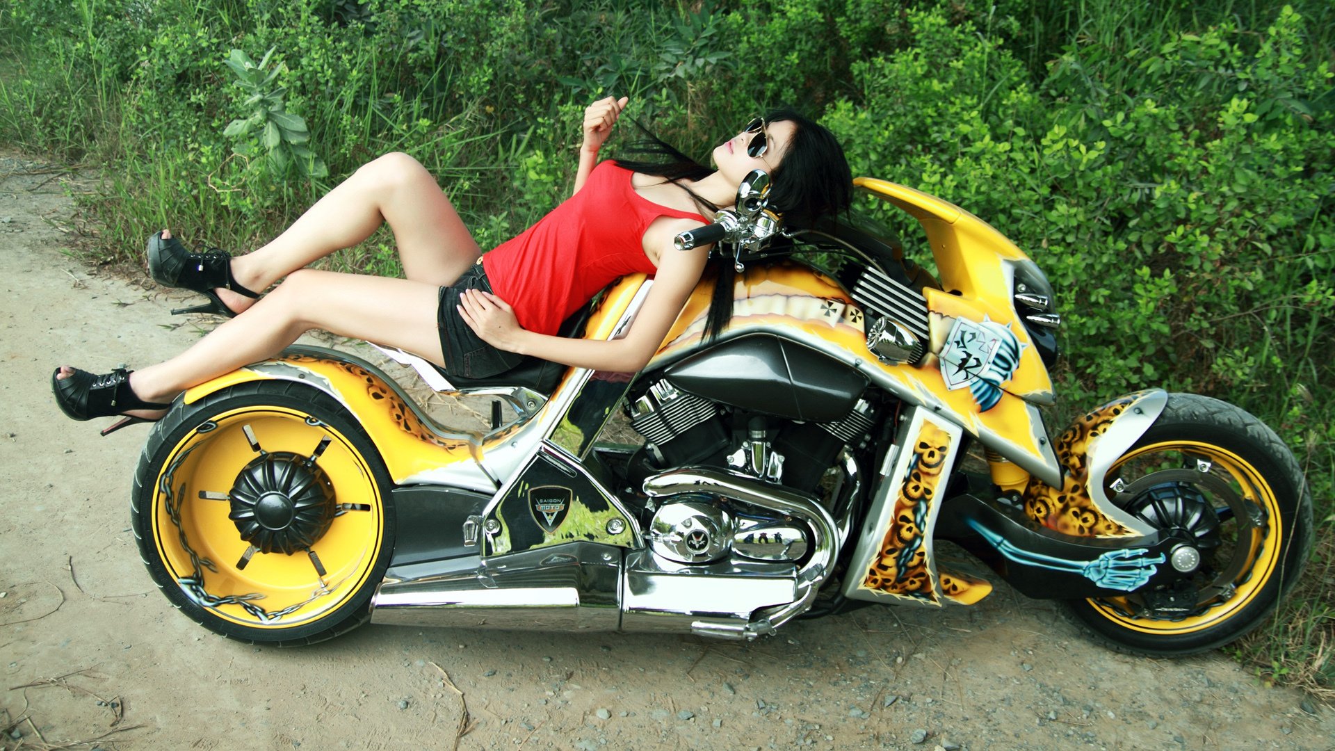 bike chopper form tuning airbrush girl brunette asian skull