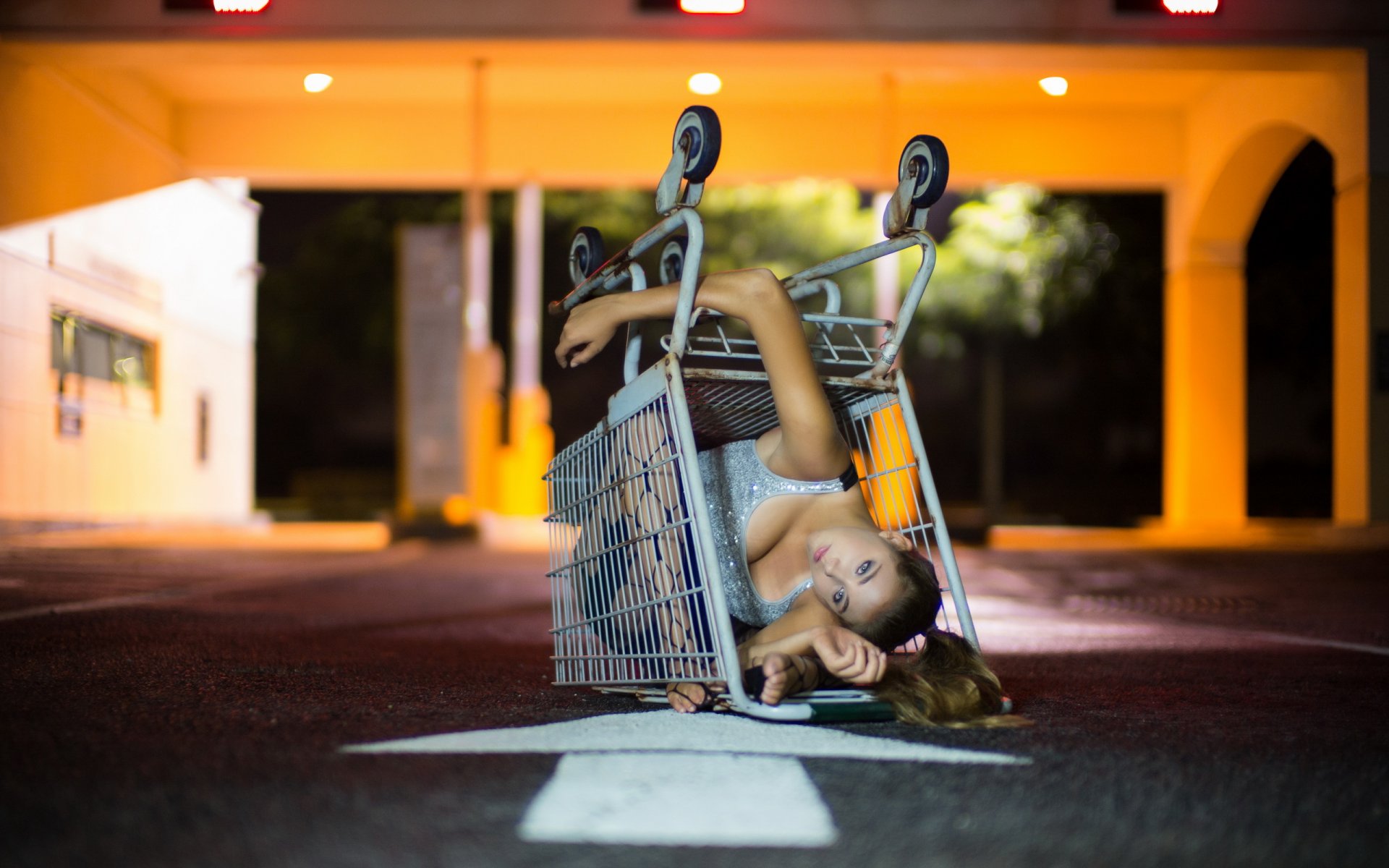 ragazza passeggino sfondo situazione