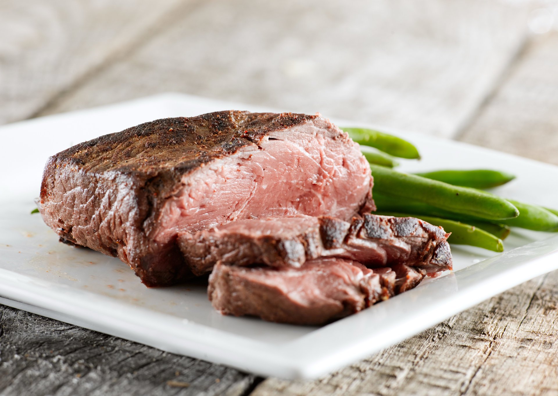 viande repas steak haricots gousses assiette déjeuner