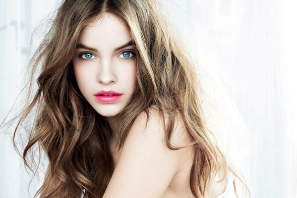 Victoria s secret model barbarm palvin. Girl with blue eyes and pink lipstick