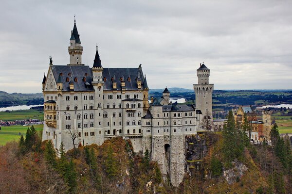 Imagen de otoño de un castillo en Alemania