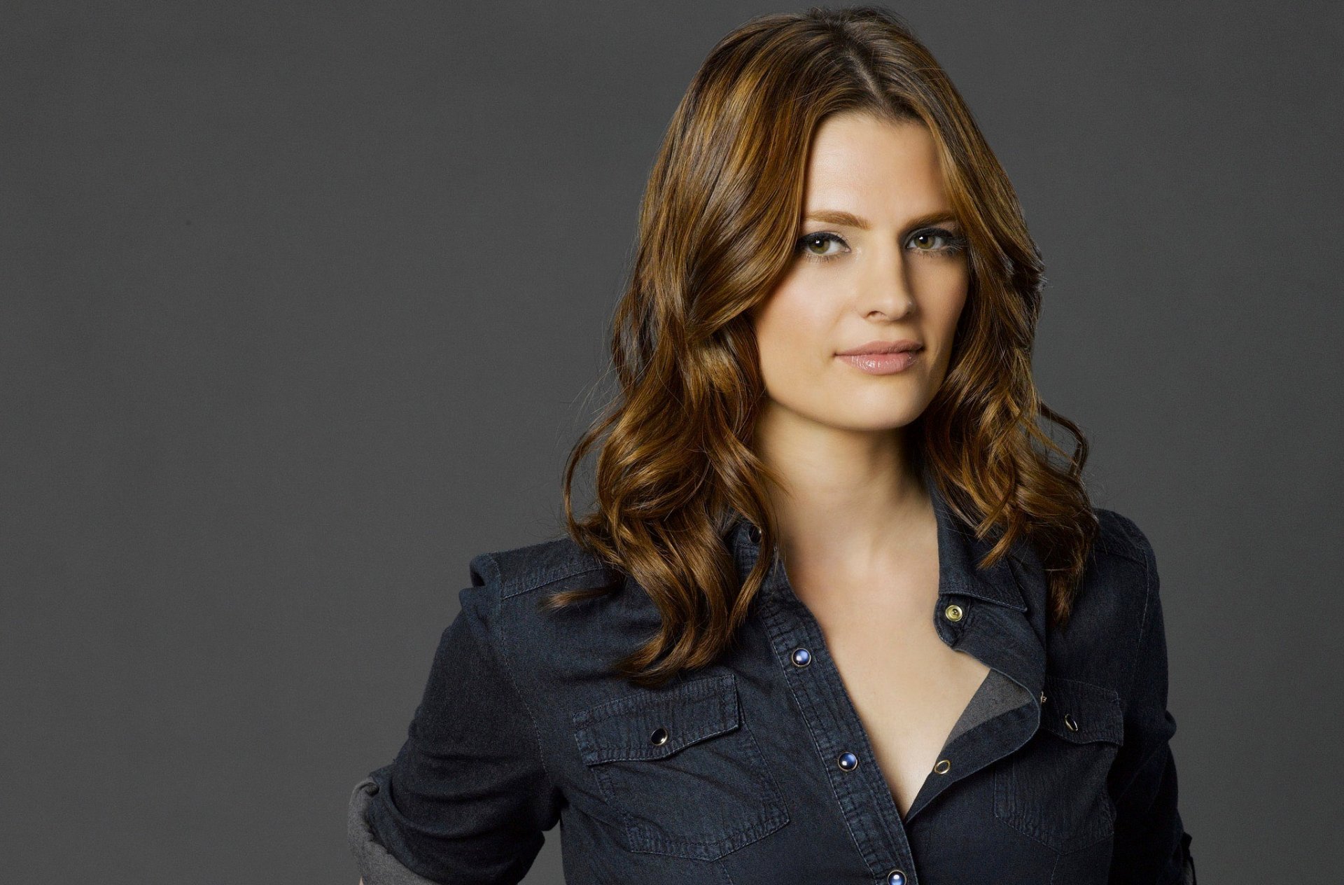 castillo castillo serie de televisión kate beckett stana katic stana katic actriz camisa fondo gris