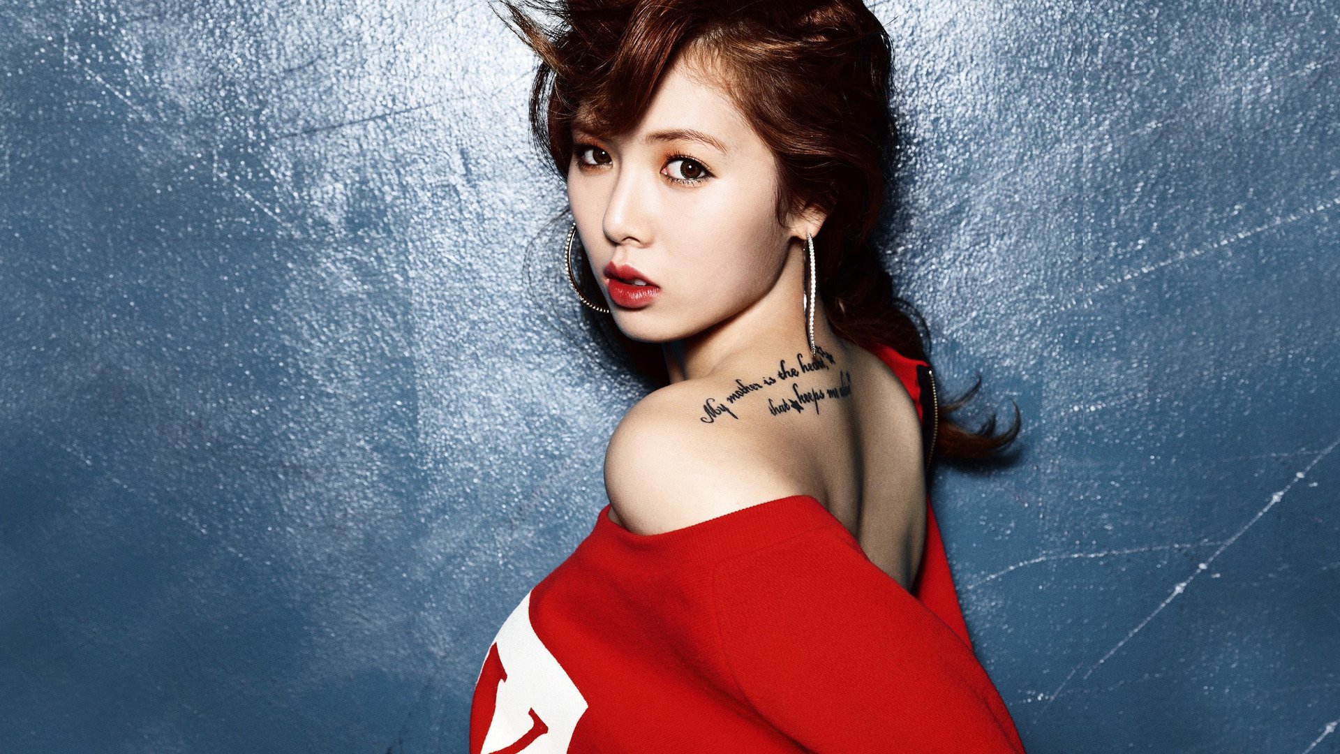 hyuna kim cantante corea del sud ragazza parete asiatica tatuaggio tatuaggio spalla in rosso