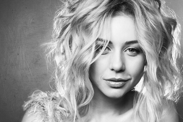 Photo of singer Tina Karol