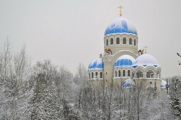 Orthodoxe Kirche im Winter