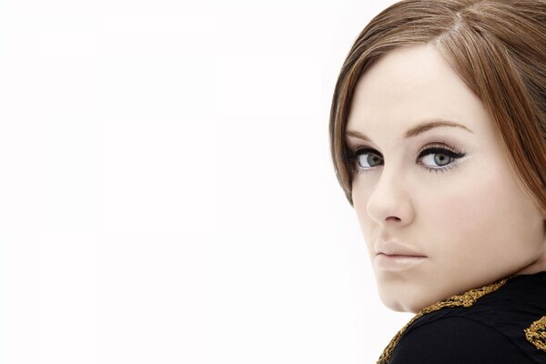 La famosa cantante Adele con una hermosa voz