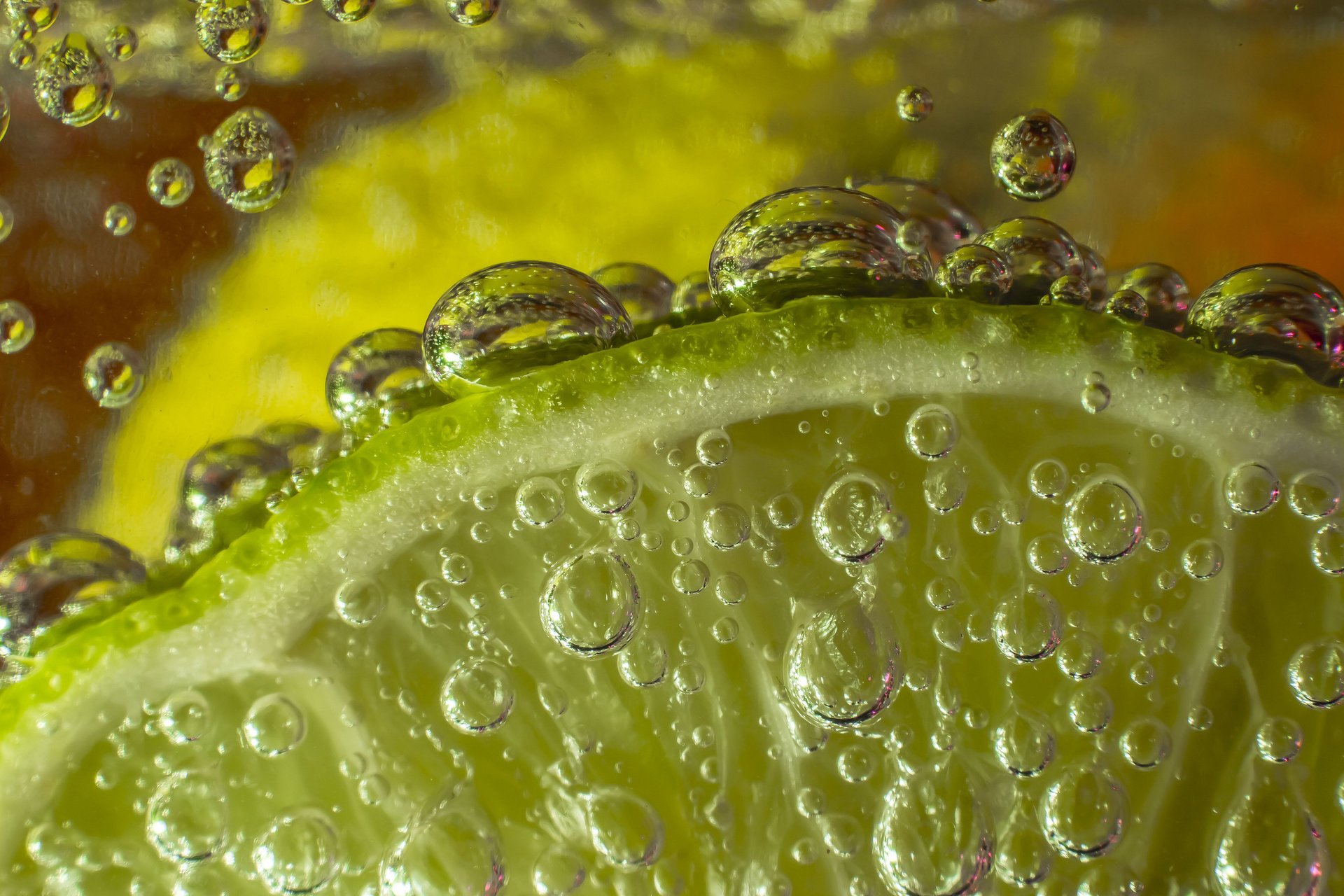 lime macro bubbles citrus under water