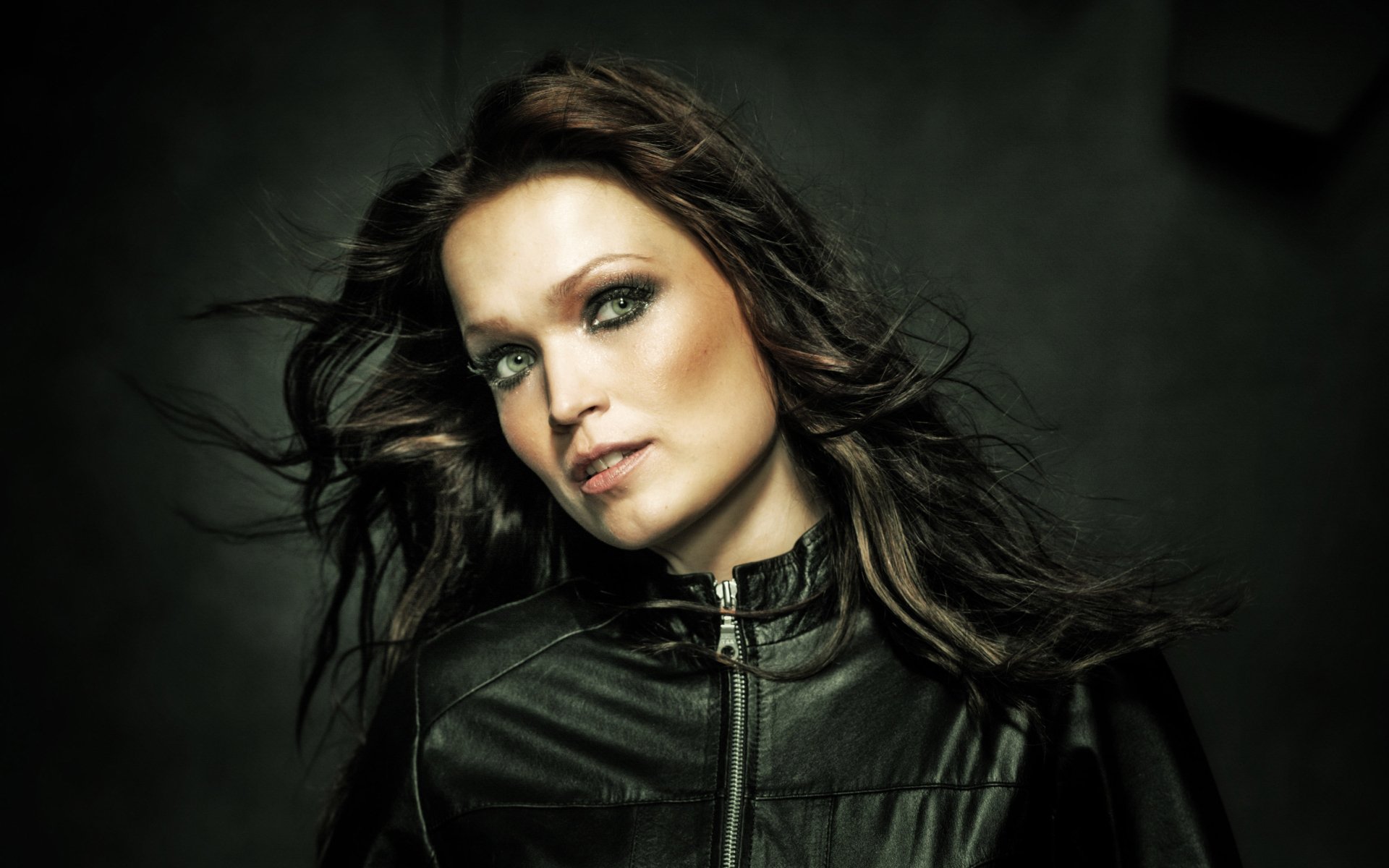 tarja turunen vue brunette sombre