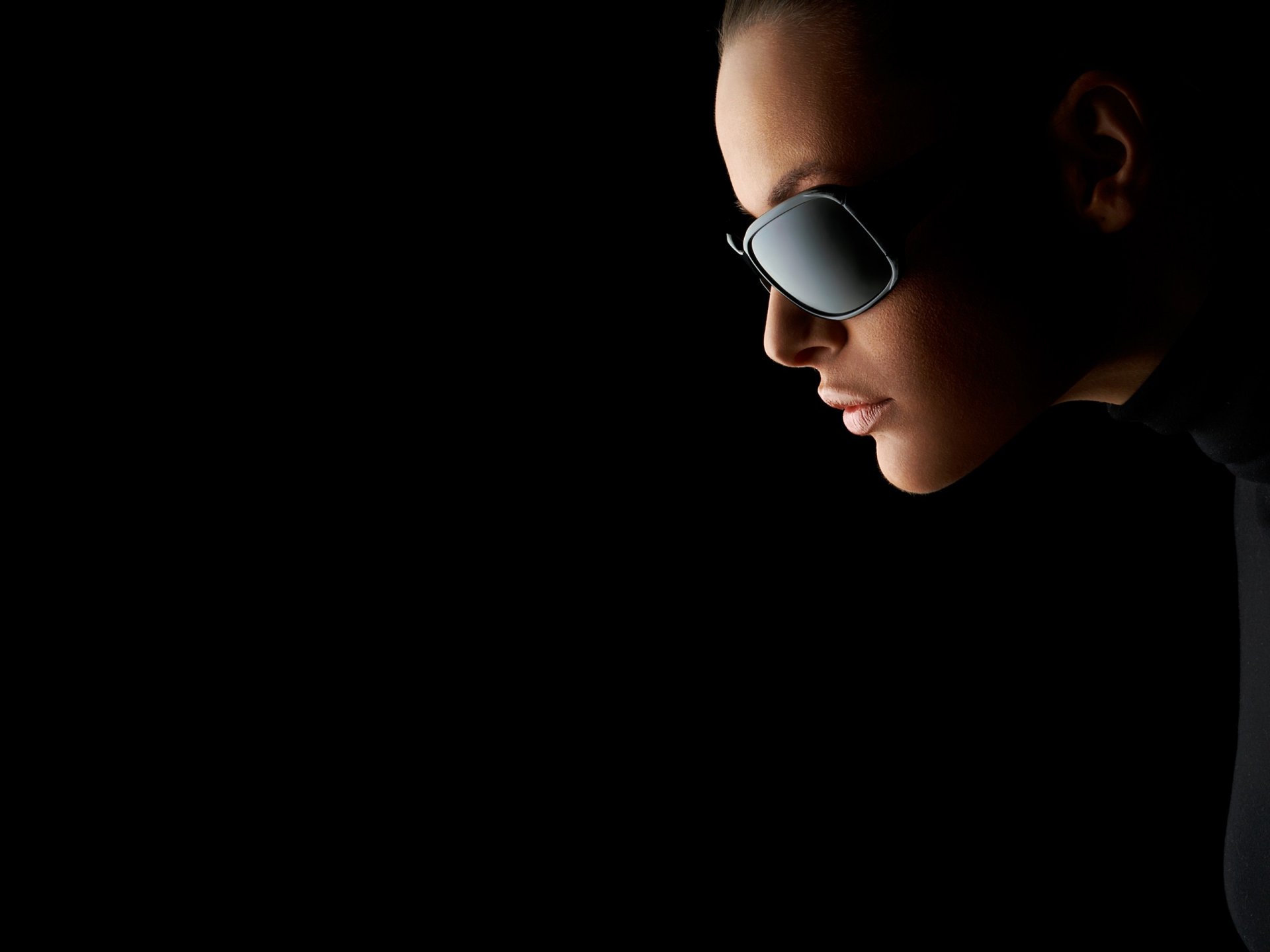 girl in black sunglasse