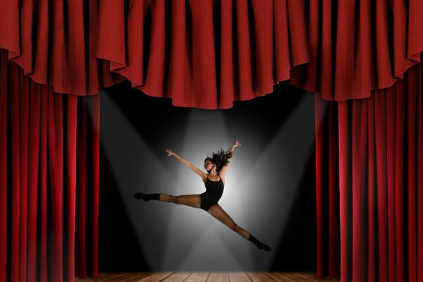 Ragazza ballerina sul palco