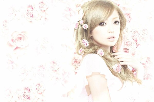Delikatny portret Ayumi Hamasaki w różach