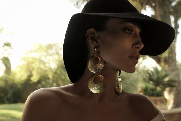 Gorgeous J.Lo in a hat and large earrings