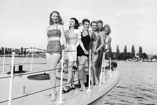 Retro photos of girls in swimsuits on a yacht