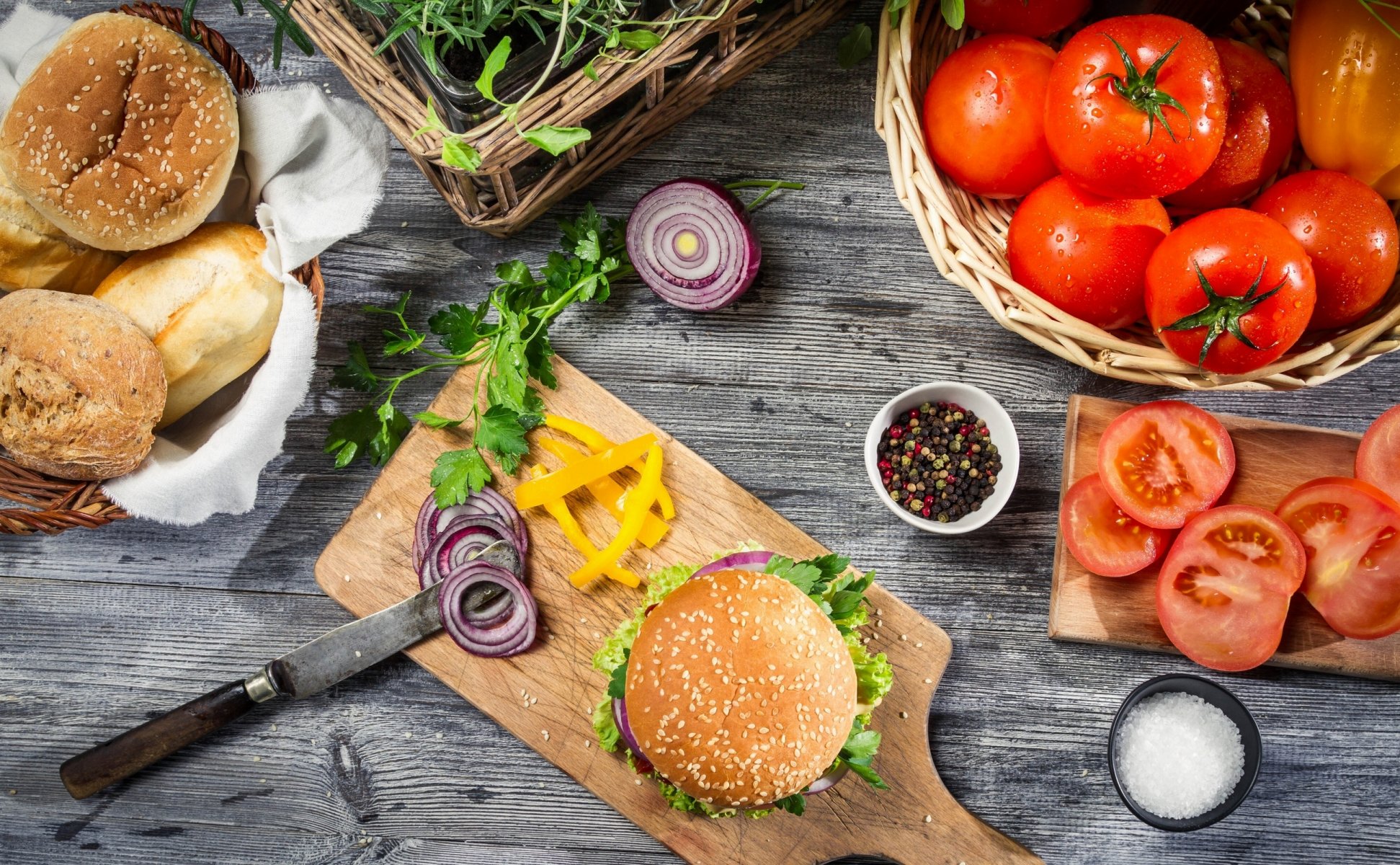 hamburger tomatoes rolls pepper torment knife