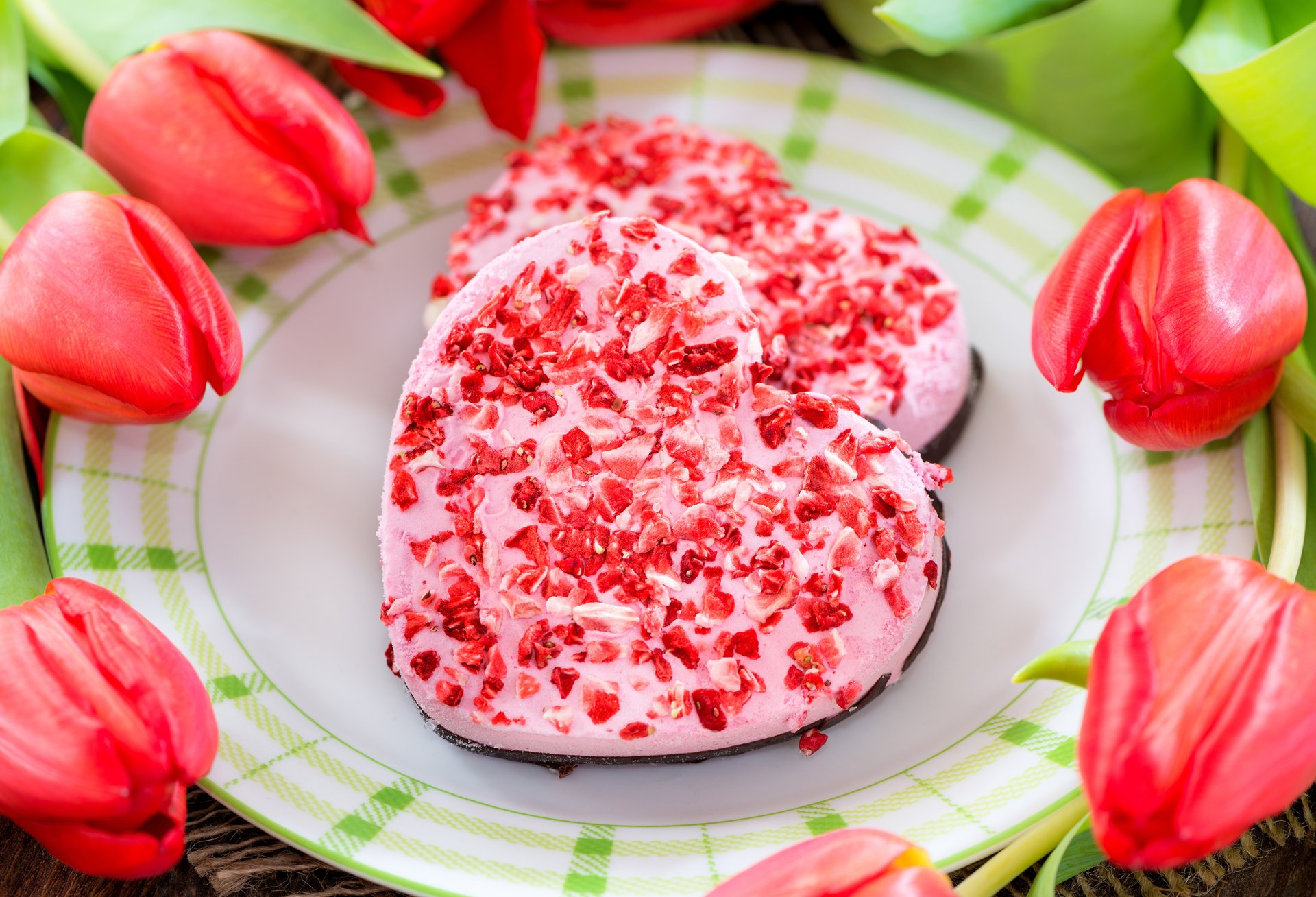 gâteau coeurs poudre fleurs tulipes