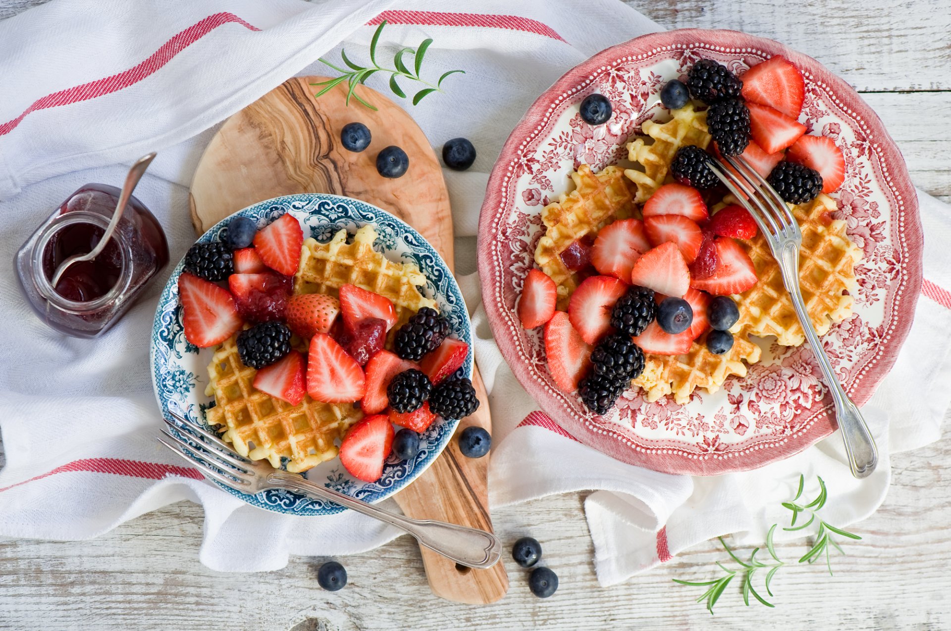 gofres pasteles bayas fresas arándanos moras mermelada comida