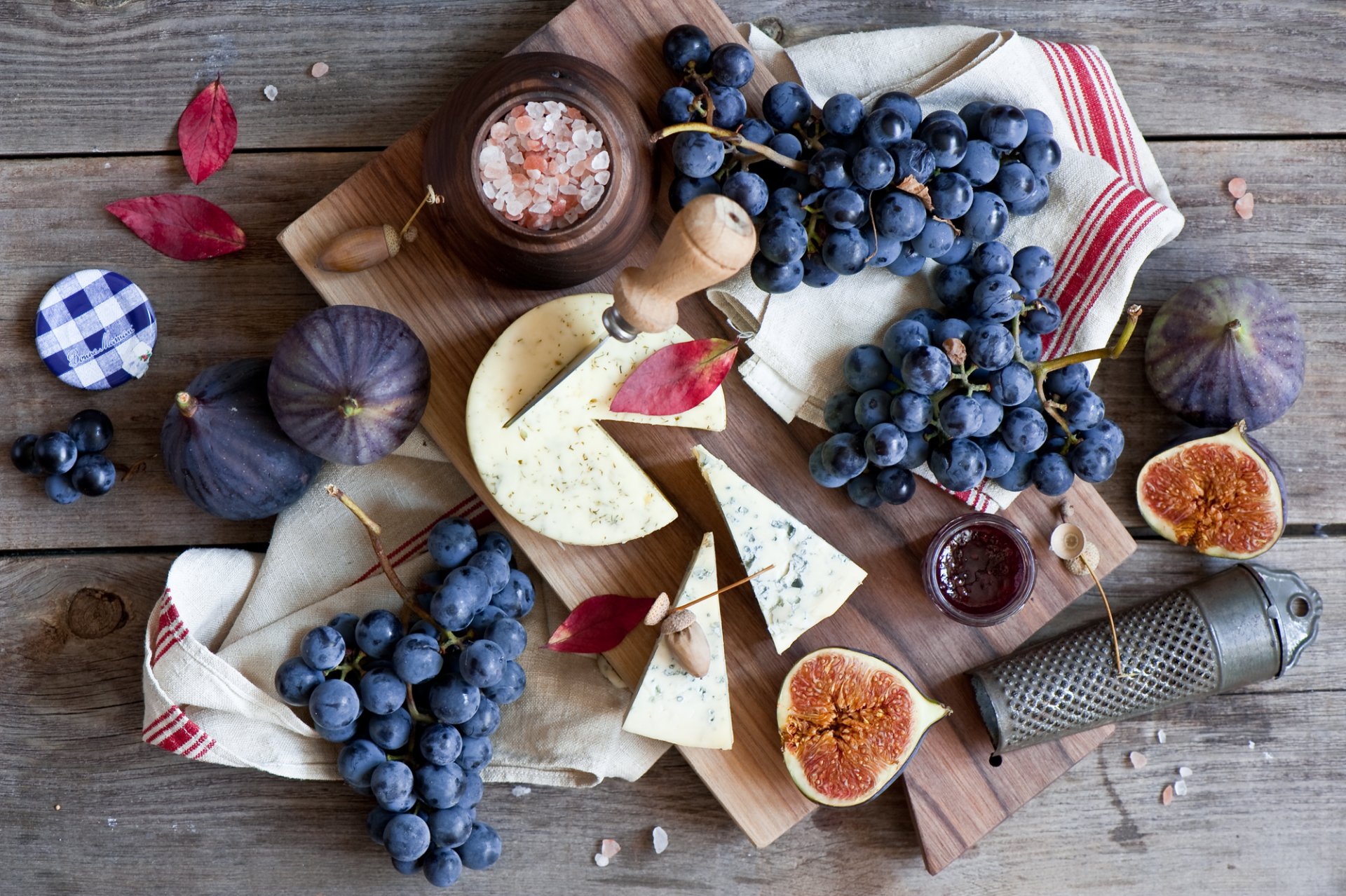 trauben feigen feigen käse reibe stillleben