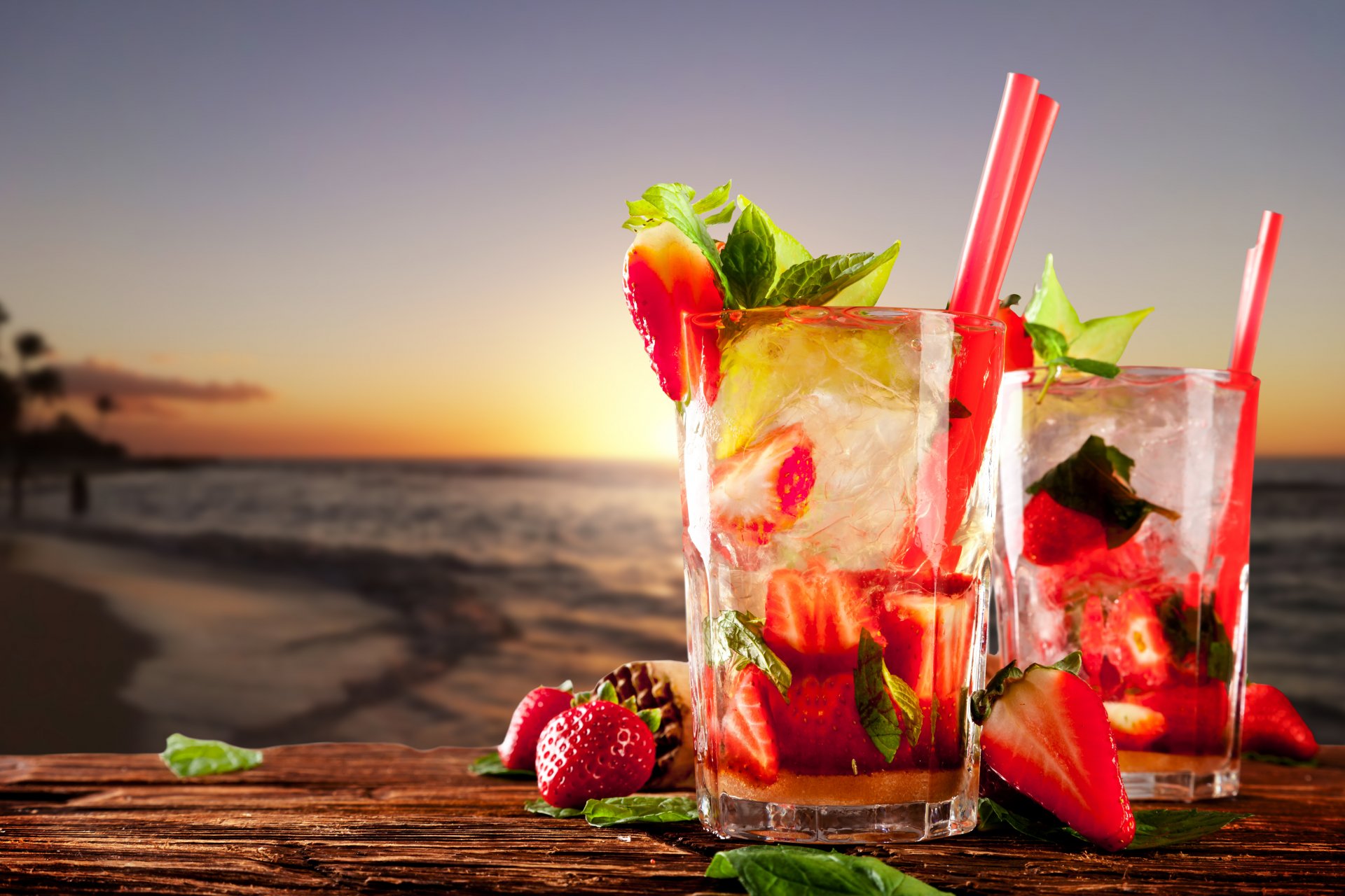 strand meer cocktails erdbeeren minzblätter getränke erdbeercocktails minzblätter