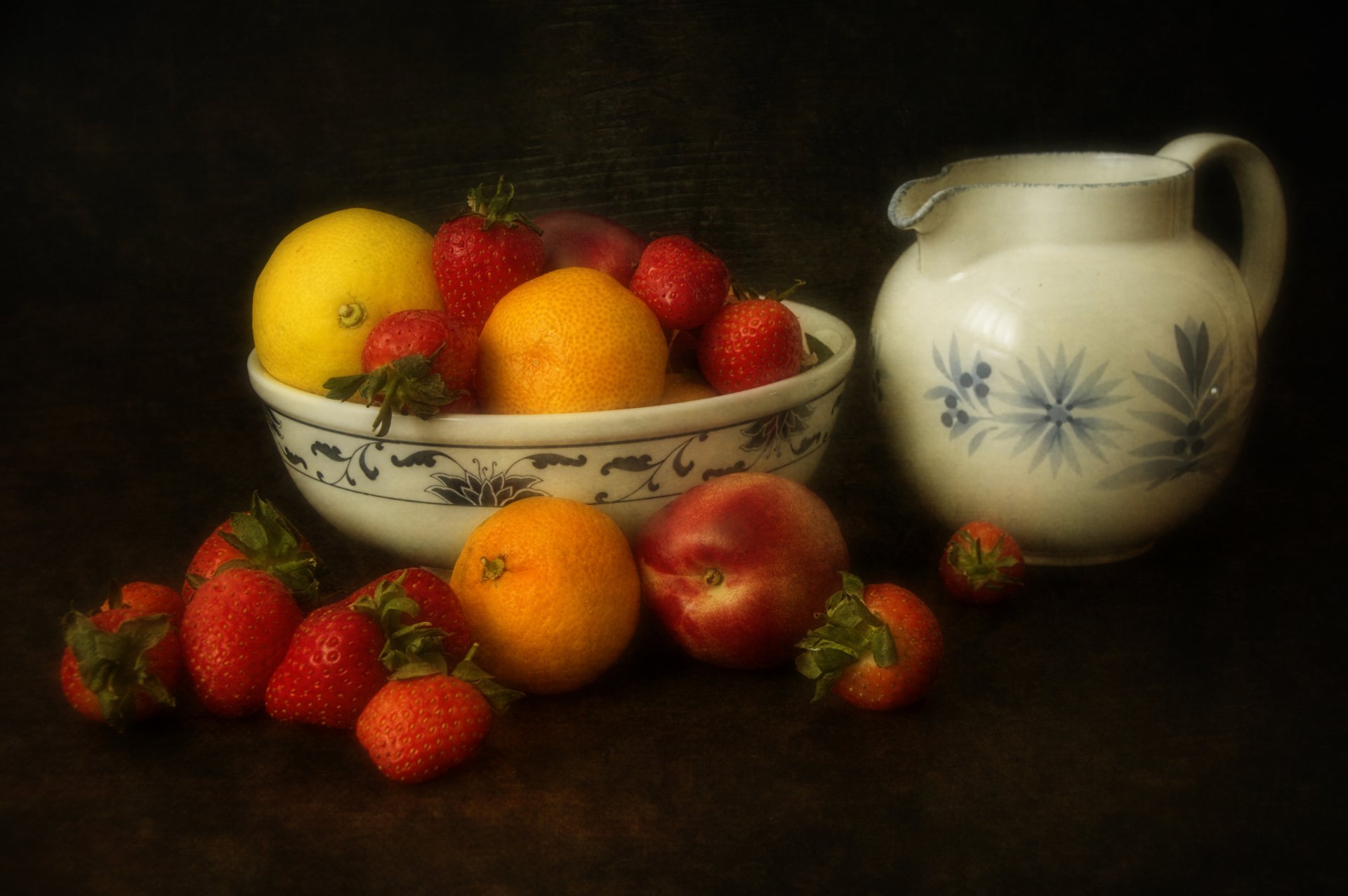 mandarinen pfirsich zitrone erdbeere obst beere vase krug hintergrund